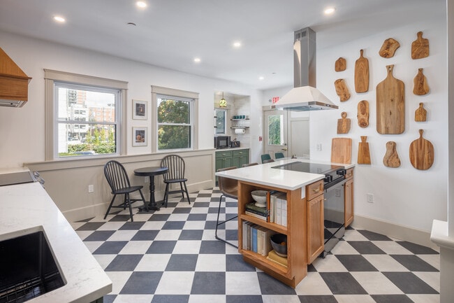 Building Photo - 44 Winslow Rd