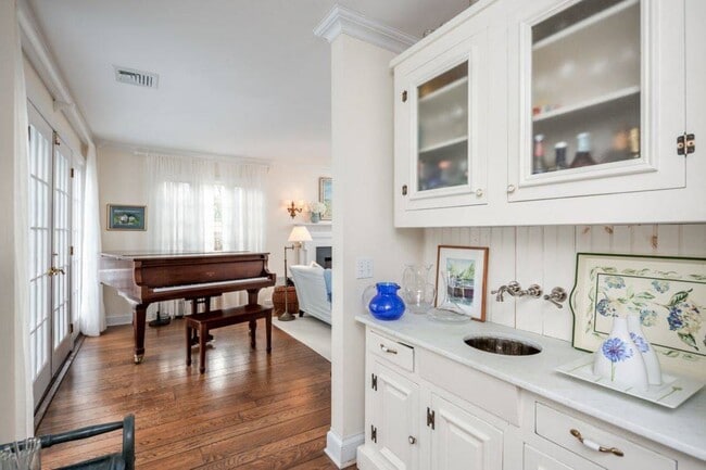 Building Photo - 246 Tuckahoe Ln