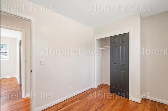 Building Photo - $1795 - 4 bed 2 bath - Single Family Home
