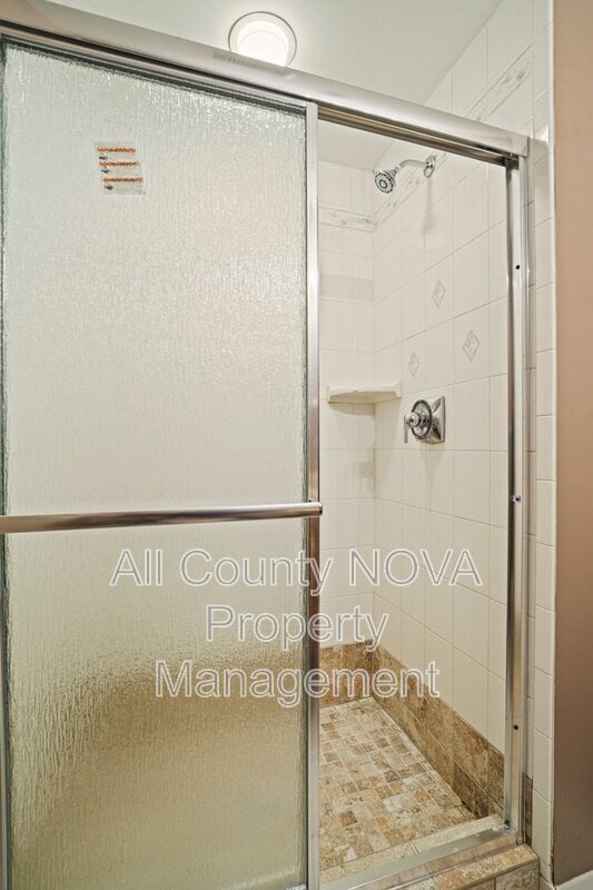 Building Photo - 6428 Earlham Dr