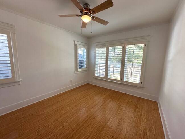 Building Photo - 3 Bdrm/2 Bath Mid-Century Home in Golden Hills Neighborhood of Fullerton