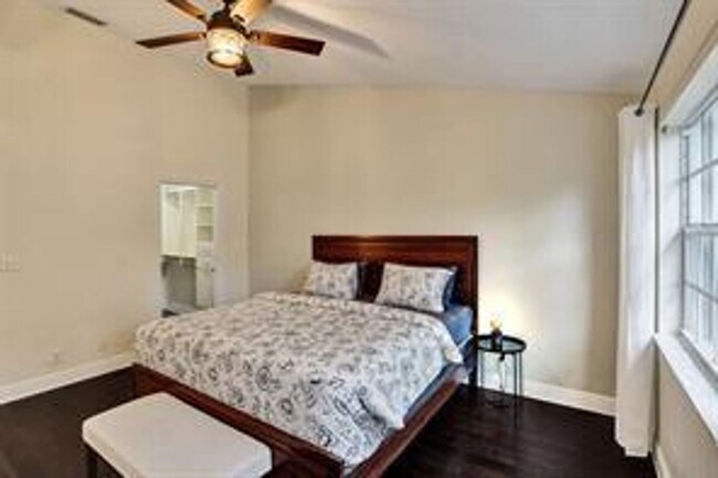 Building Photo - 1962 NE 7th St