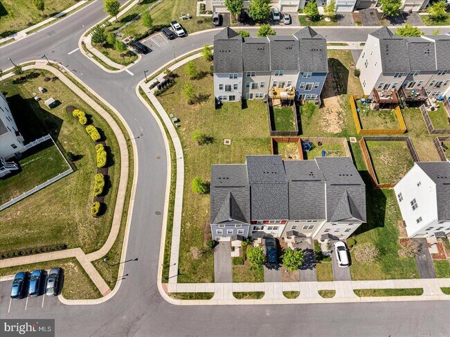 Building Photo - 109 Splendor Gdn Wy