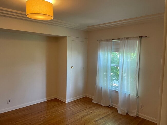 Building Photo - Charming 3-Bedroom Home with Gardener Serv...