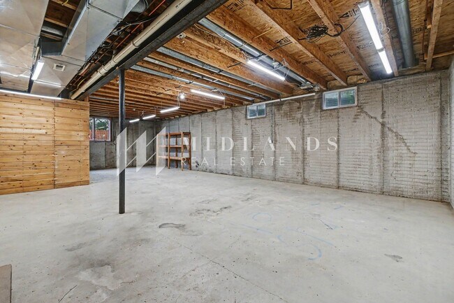 Building Photo - 15613 Timberlane Dr