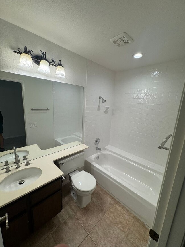 Building Photo - BEAUTIFUL 2 STORY CONDO IN THE CAMPUS COMMONS AREA!