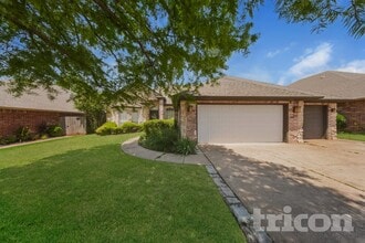 Building Photo - 2009 Del Simmons Dr