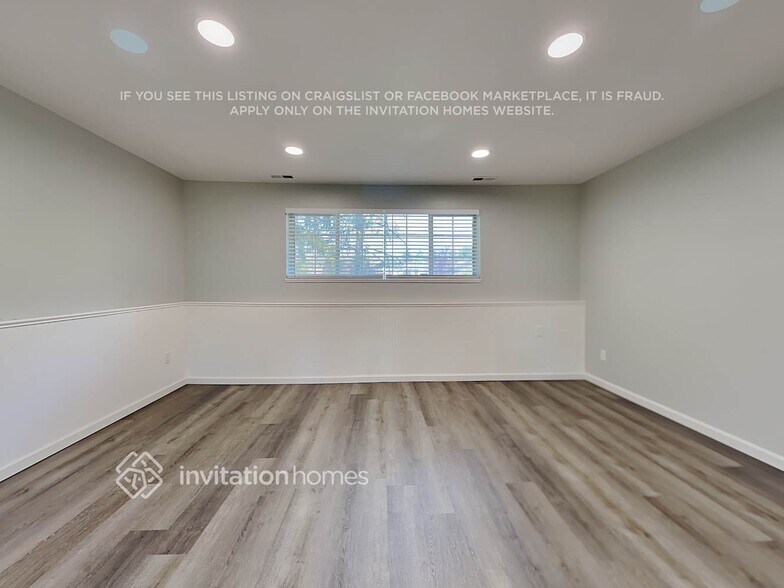 Building Photo - 3227 31st St Pl SE