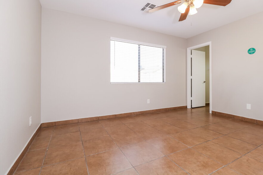 Building Photo - 8516 W Elm St
