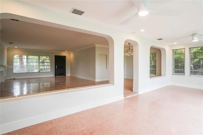 Building Photo - 475 S Shore Dr