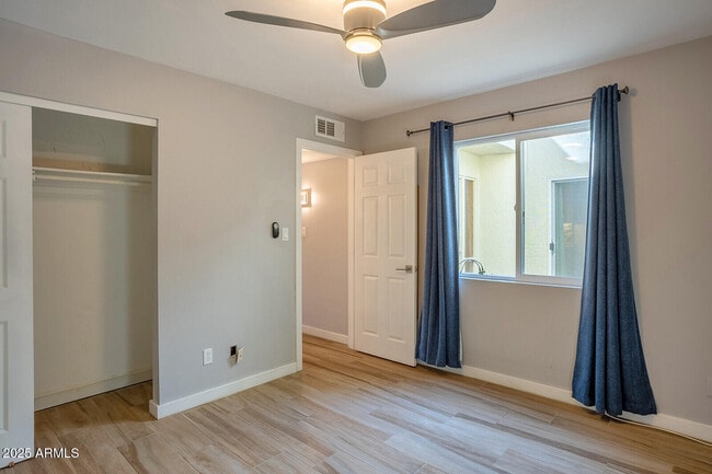 Building Photo - 2839 E Montecito Ave