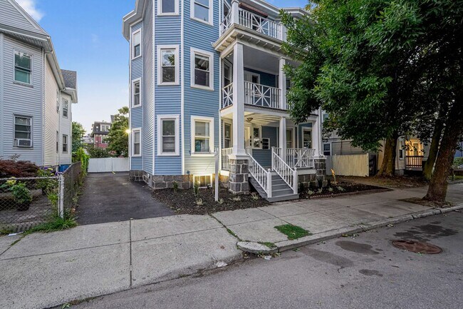 Building Photo - 381 Adams St