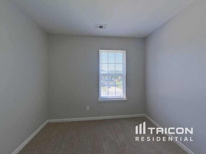 Building Photo - 4920 Hopewood Ln
