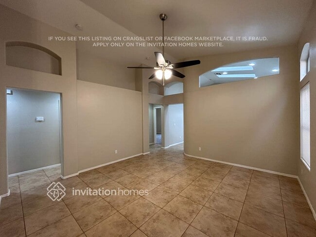 Building Photo - 1902 N 106th Ln