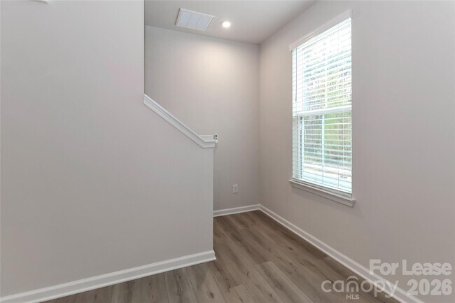 Building Photo - 5038 Springarn Ct