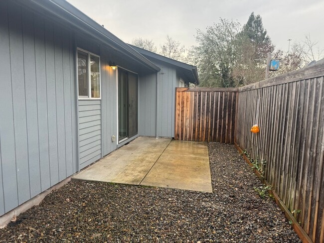 Building Photo - 41 N Lawrence St