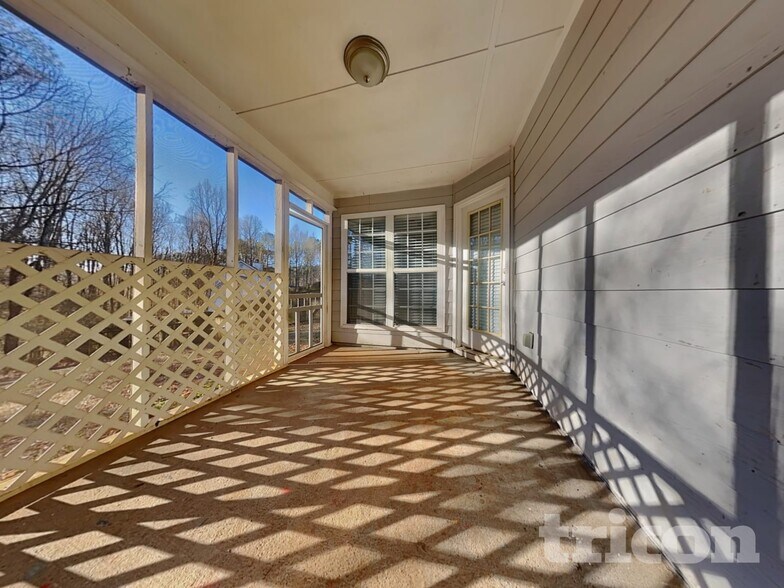 Building Photo - 3021 Tennyson Dr