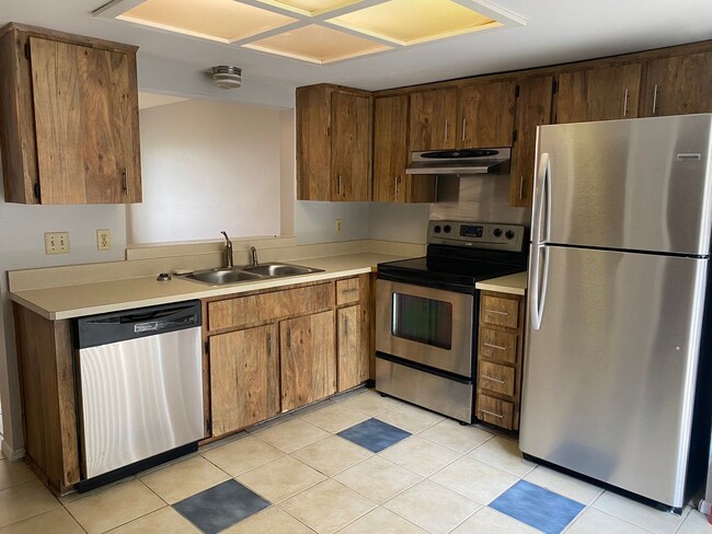 Building Photo - 2 br, 2.5 bath House - 12130 PEPPERDINE PL