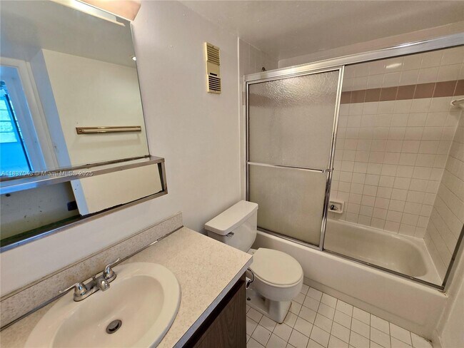 Building Photo - 2731 Taft St