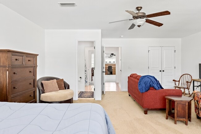 Building Photo - 304 Squirrel Hollow