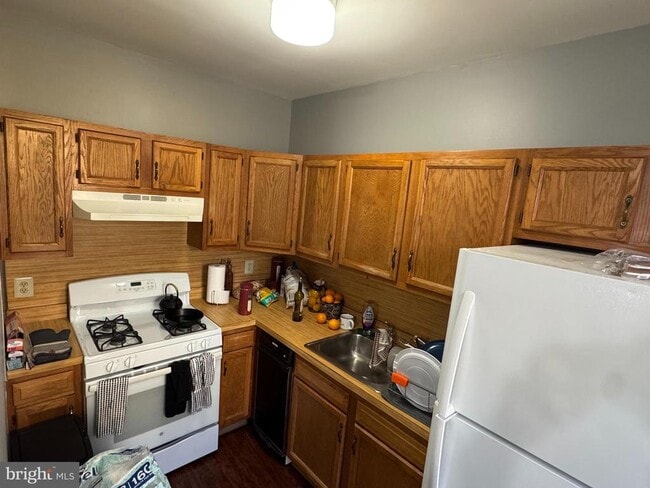 Building Photo - 422 W Huntingdon St