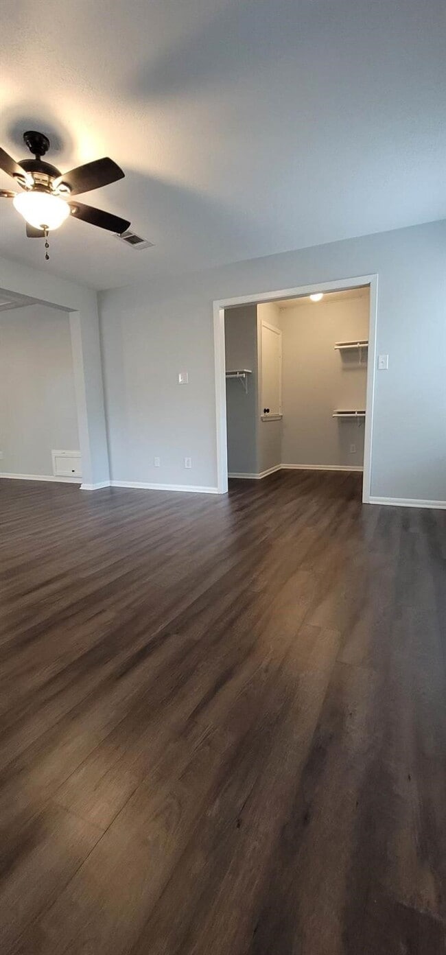 Building Photo - 9614 Charter Ridge Dr