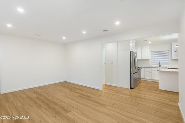 Building Photo - 2401 Mallow St