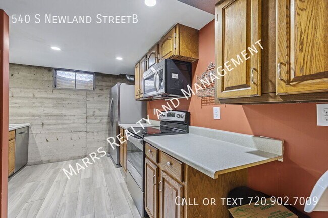 Building Photo - 540 S Newland St