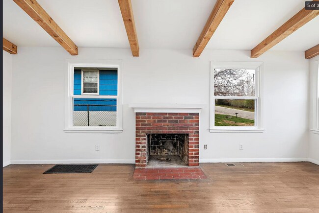 Building Photo - 6455 Chestnut Ave