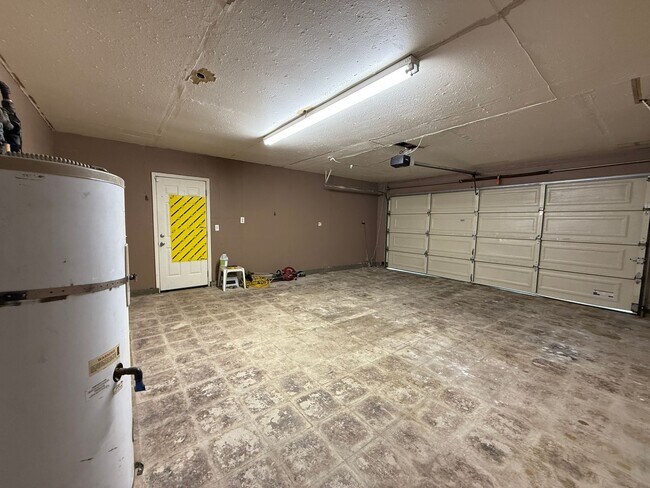 Building Photo - Bright Updated Single Story Home