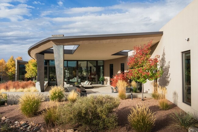 Building Photo - 36 Plz del Centro