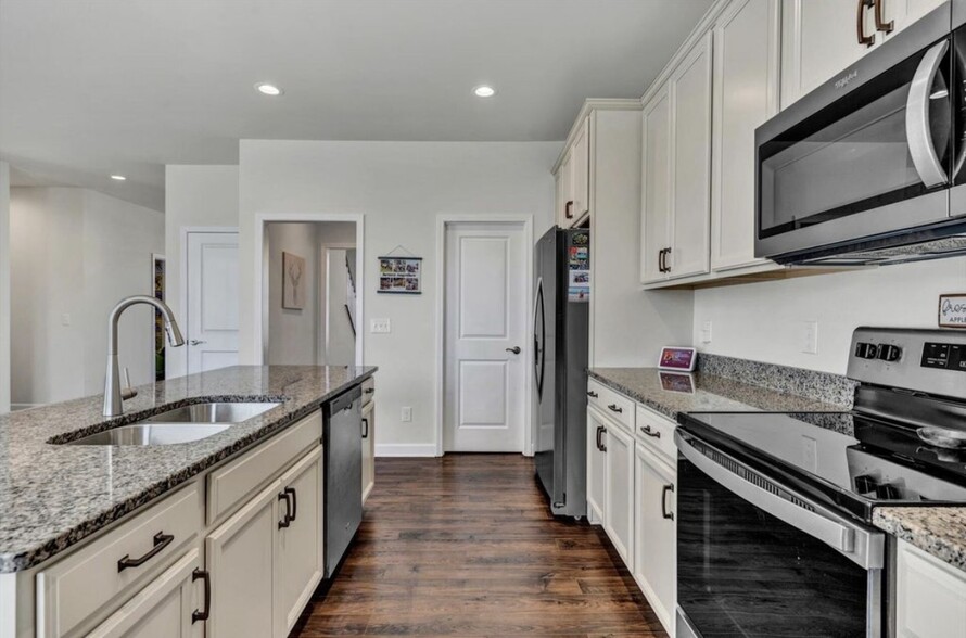 Building Photo - 62 Boxwood Ln