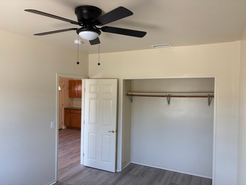 Building Photo - 2020 Tanglewood Dr