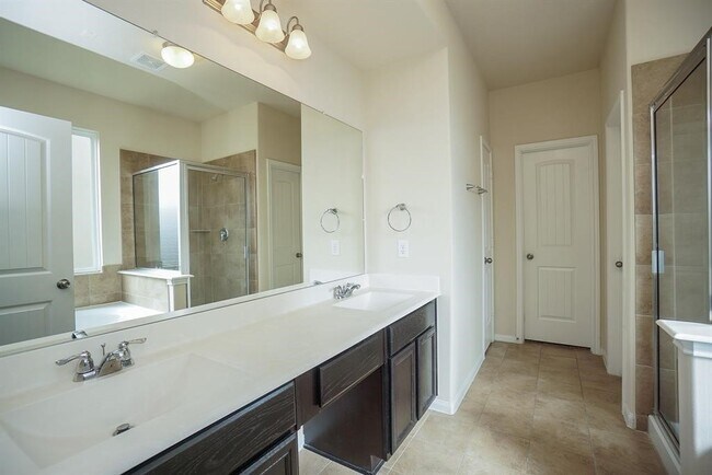 Building Photo - 25015 Diamond Ranch Dr