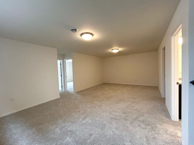 Building Photo - Spacious & Stylish 4-Bed Home with Modern Finishes and Attached 2-Stall Garage