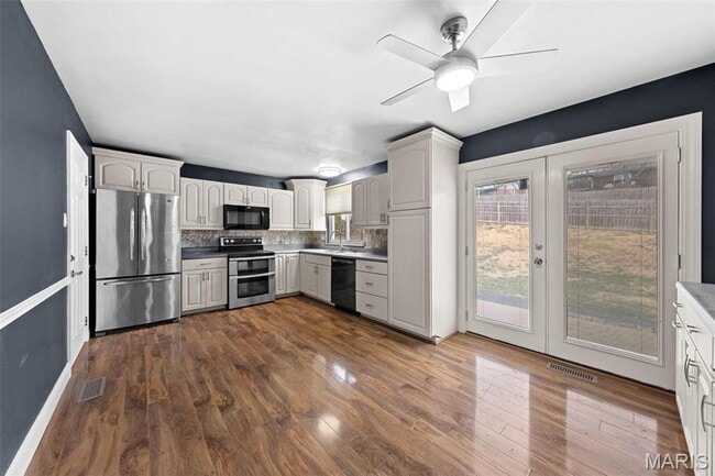 Building Photo - 2915 Coram Dr