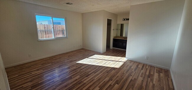 Building Photo - ERW1605