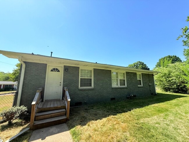 Building Photo - 4033 Fieldcrest Rd