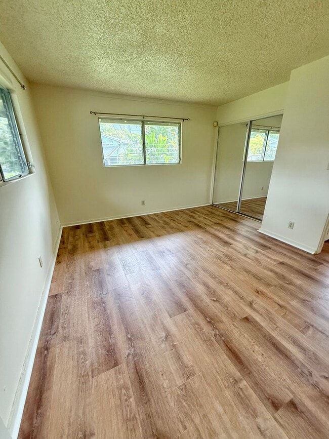 Building Photo - Spacious 3/2 in Club View Estates