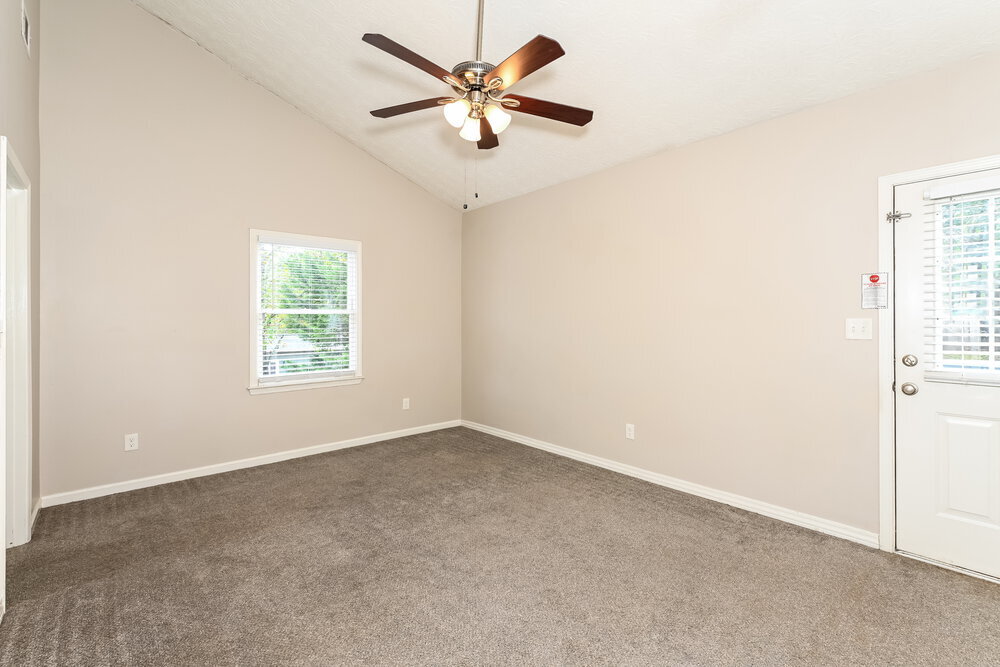 Building Photo - 1411 Hillside Pl SE