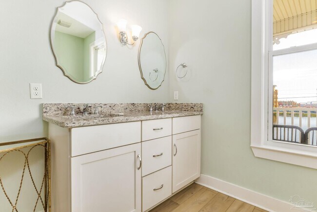 Building Photo - 606 W Intendencia St