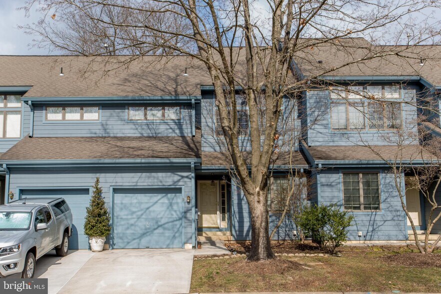 Primary Photo - 9 Sturbridge Ct