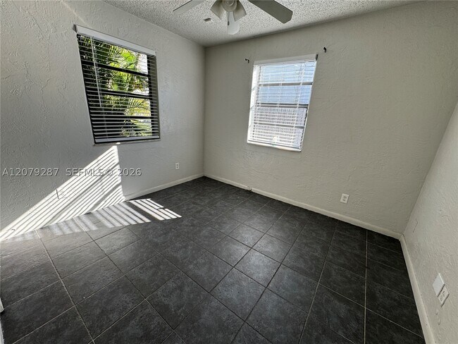 Building Photo - 2105 Monroe St