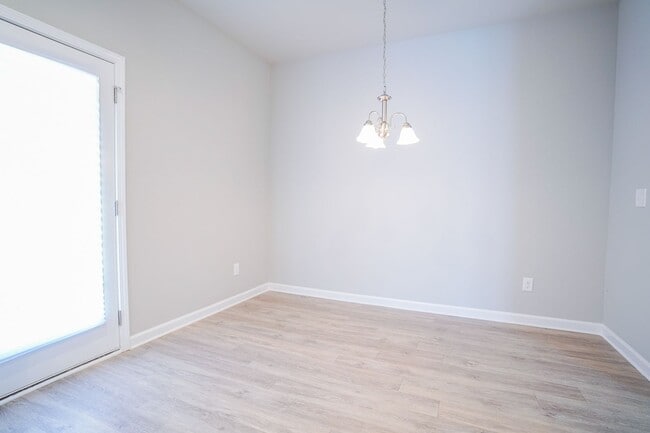 Building Photo - 2 Bedroom/2.5 Bath- Townhome in Smithfield!