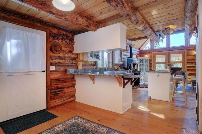 Building Photo - Mountain Log Home for Rent with views and ...
