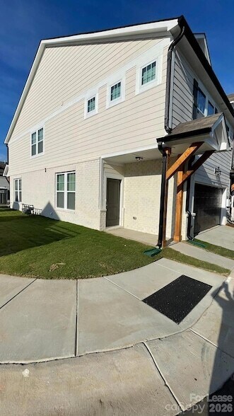 Building Photo - 804 Lew Dr