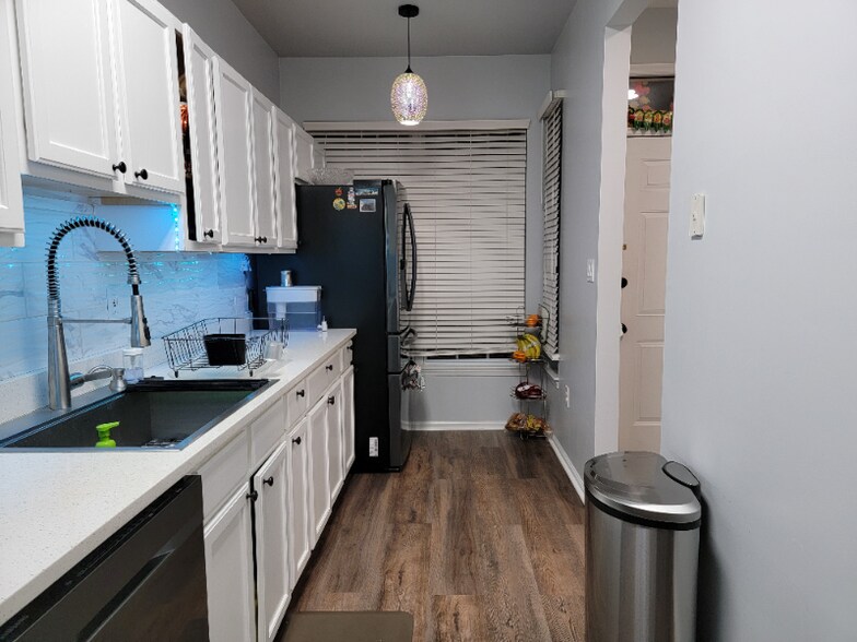 Building Photo - 32 Chatham Ct