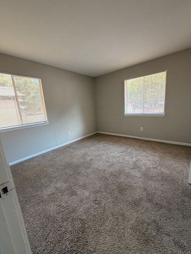Building Photo - 241 Orchard Trace Ln