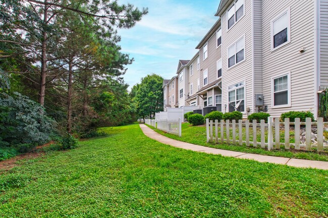 Building Photo - Beautifully Updated 3-Bedroom Townhome Nea...
