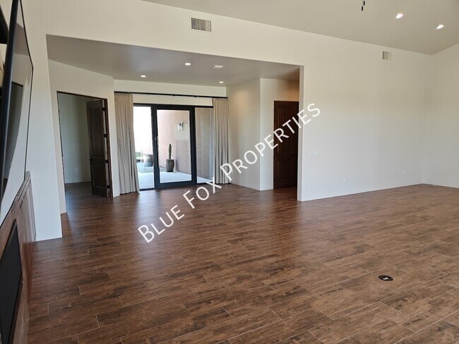 Building Photo - 13037 N Red Quail Pl